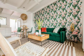 2 Rooms Sleeps 8 Retro Hotel w Pool Wesley King Studio Buyout by AvantStay
